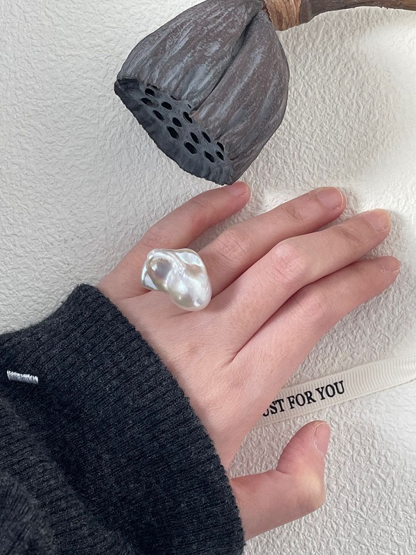Big Baroque Pearl Ring